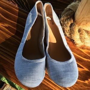 MOSSIMO cute striped flats! 🛳